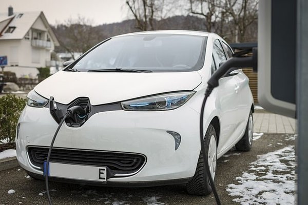Pourquoi installer des bornes électriques domestiques pour la recharge automobile ?