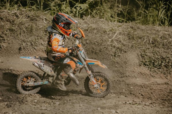 Conseils pratiques pour choisir la tenue de motocross idéale enfant